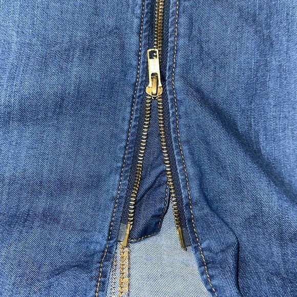 Chicos 2.5/M-L Blue Lightweight Denim Cotton/Lyocell Zip Front Fringe Hem Skirt - Picture 11 of 16